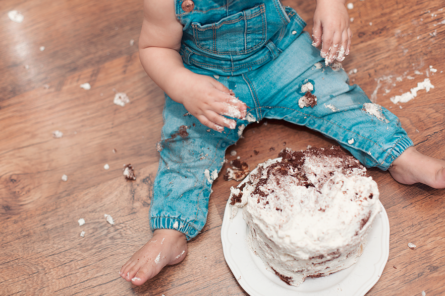 "Smash the cake"-fotografering med en ettåring​