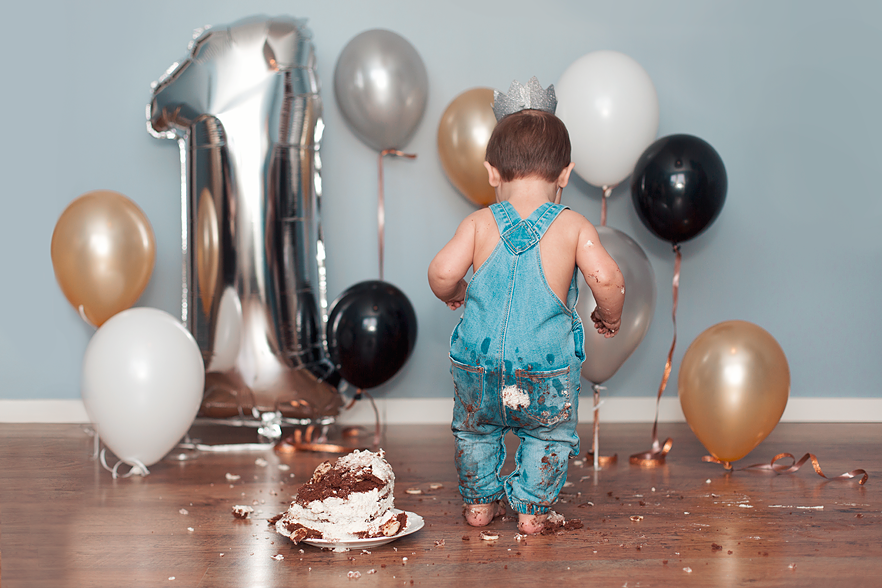 "Smash the cake"-fotografering med en ettåring​