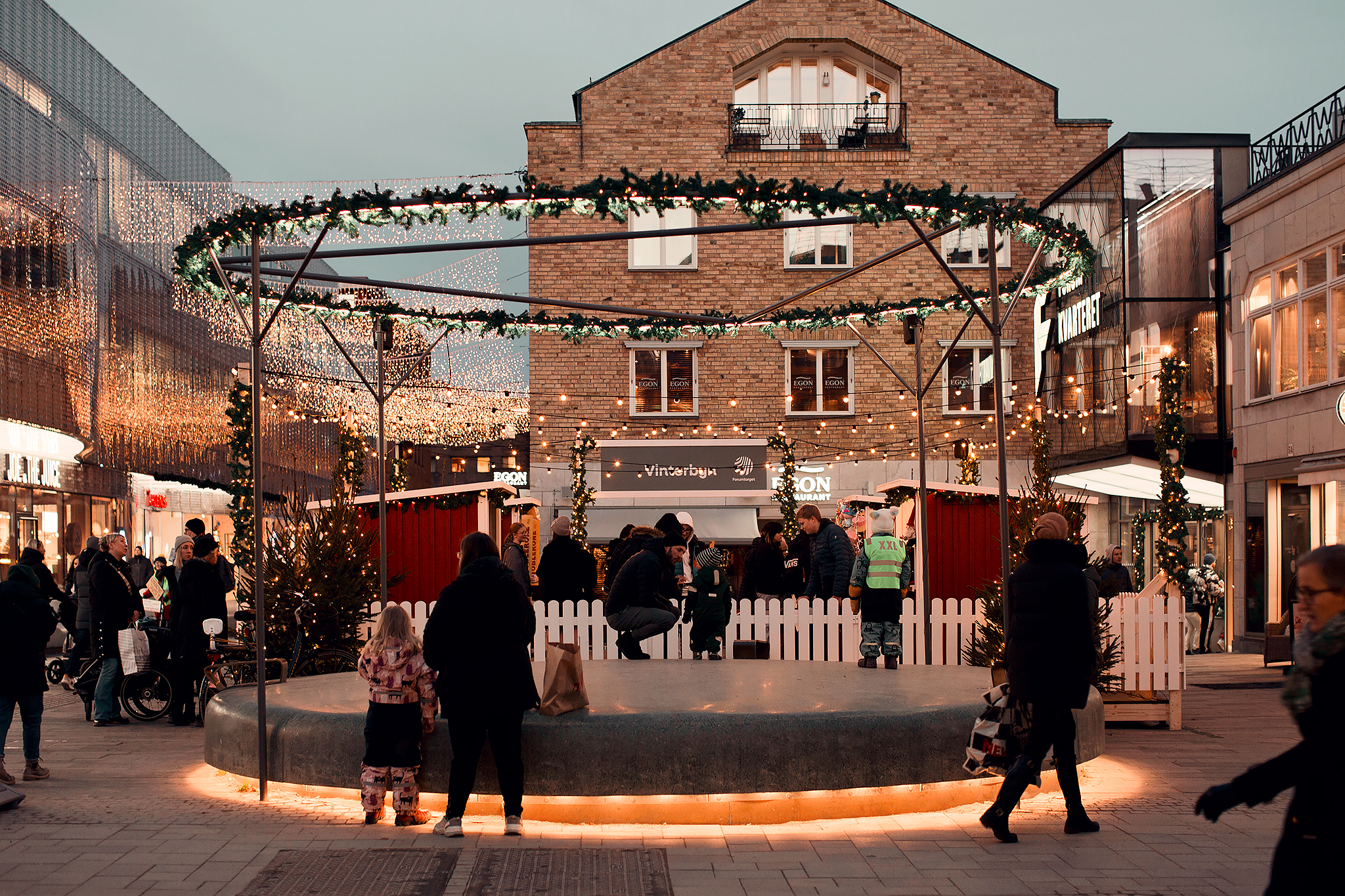 Julmarknaden Vinterbyn på Forumtorget​