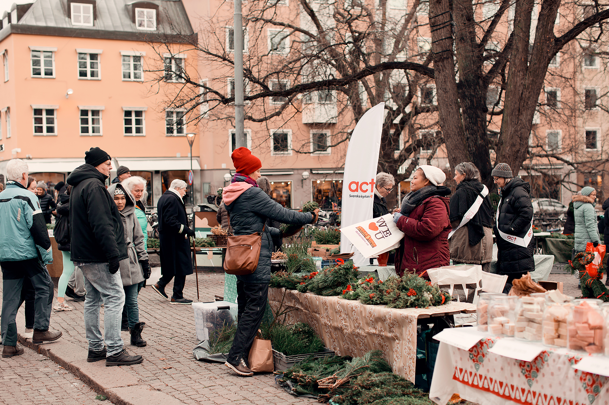 Julmarknad vid Fyrisån i Uppsala​
