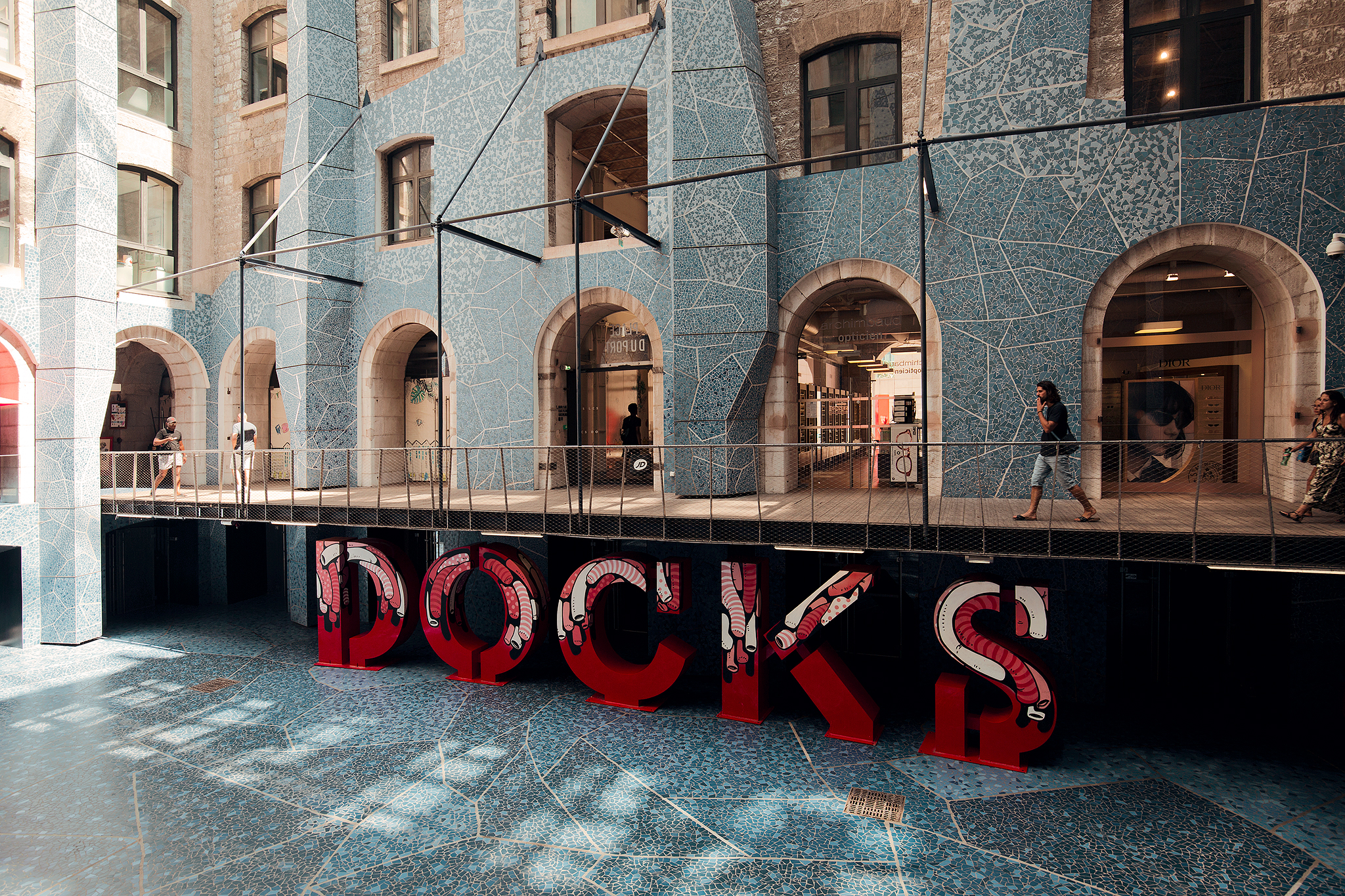 Les Docks Village / Les Terrasses du Port