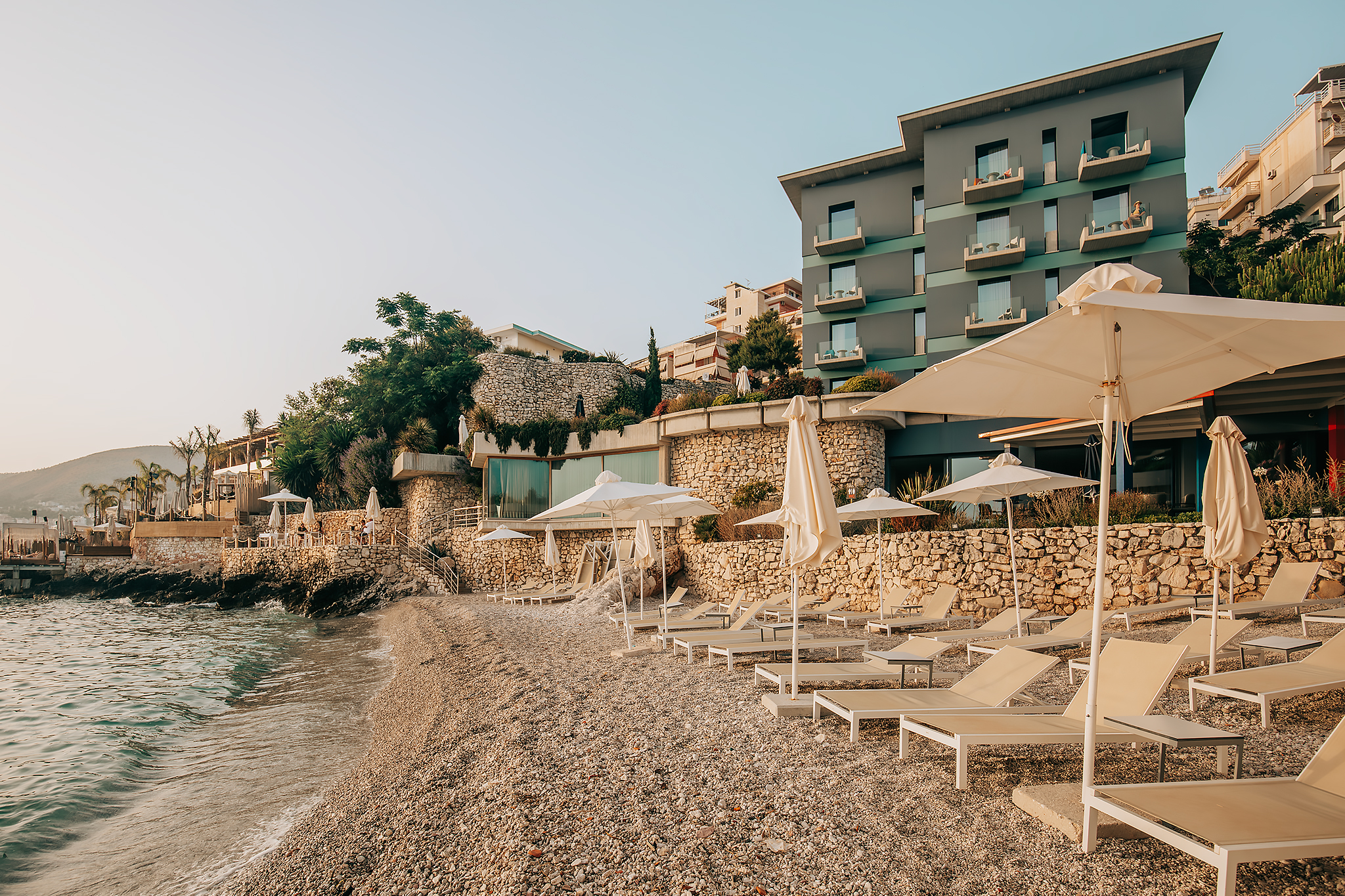 Stenstranden på Buzë Hotel​