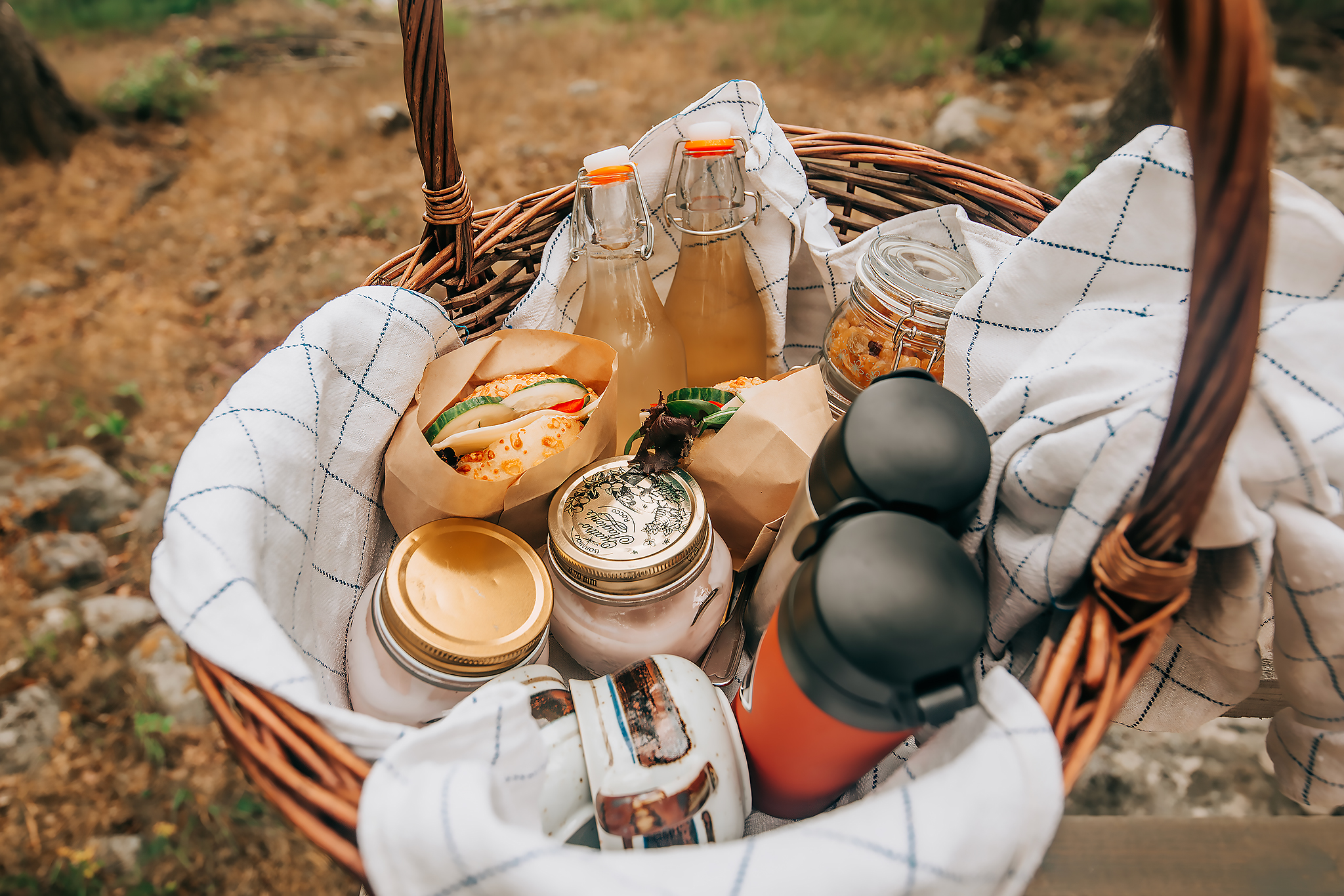 Frukostkorgen på glamping på Birka