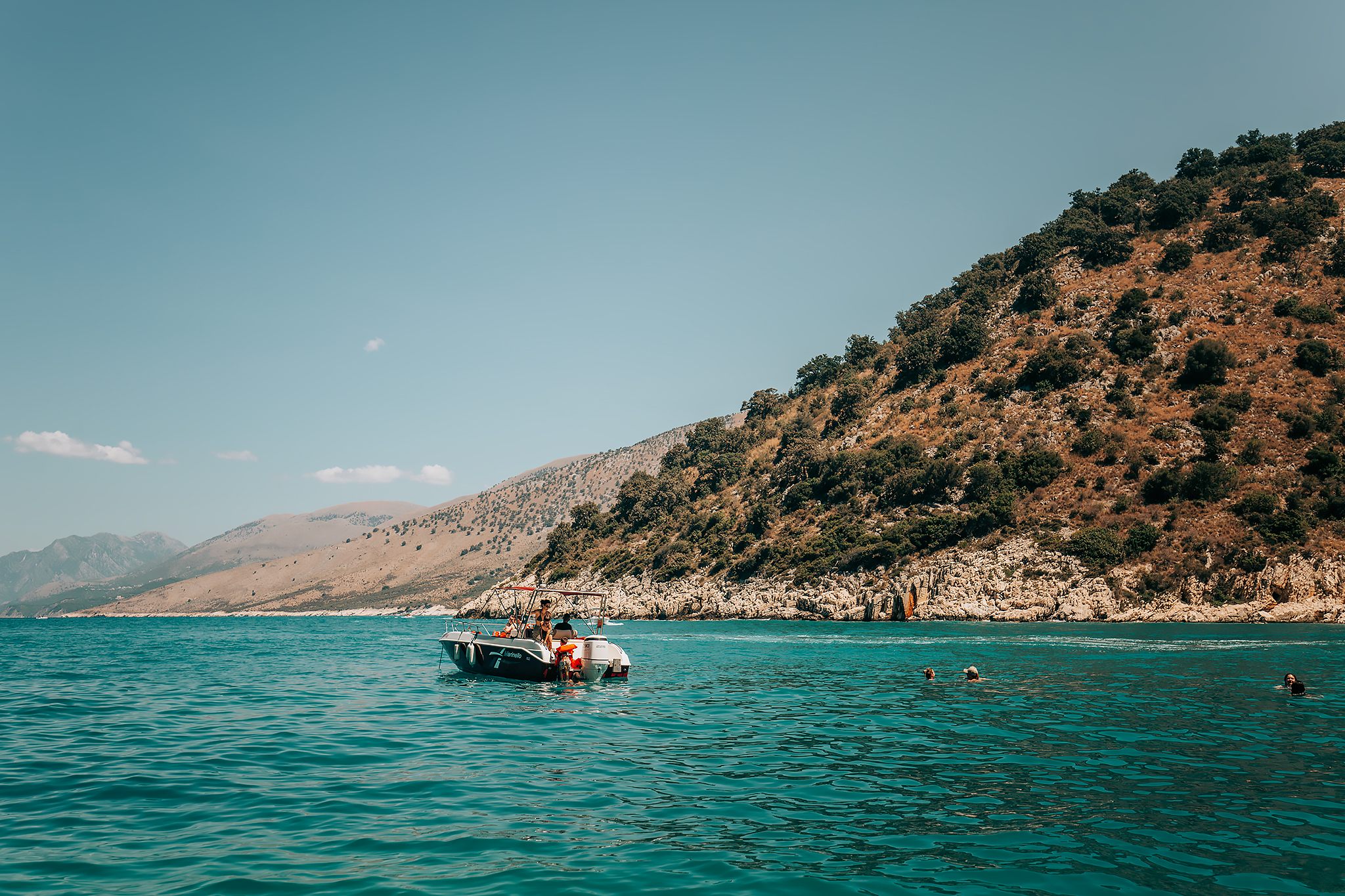 Båtutflykt i Saranda: Badstopp vid stranden Kakomës