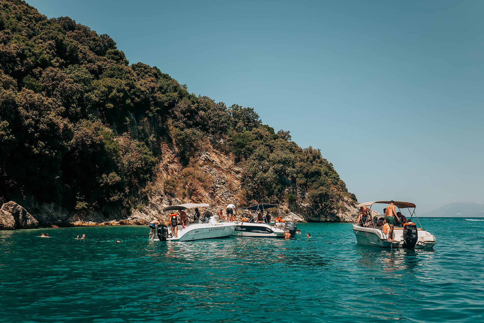 Båtutflykt i Saranda: Badstopp vid stranden Kakomës