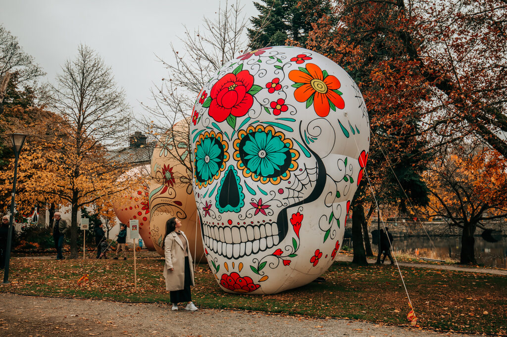 Dödskallarna under Halloween vid Örebro slott​