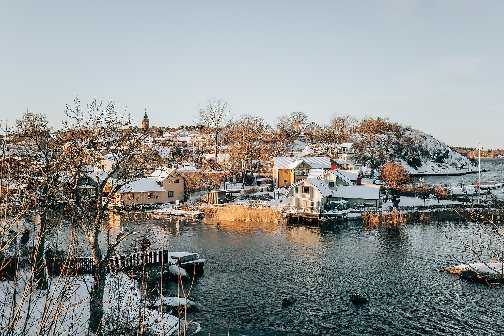 Norrhamnen i Vaxholm​ på vintern​.