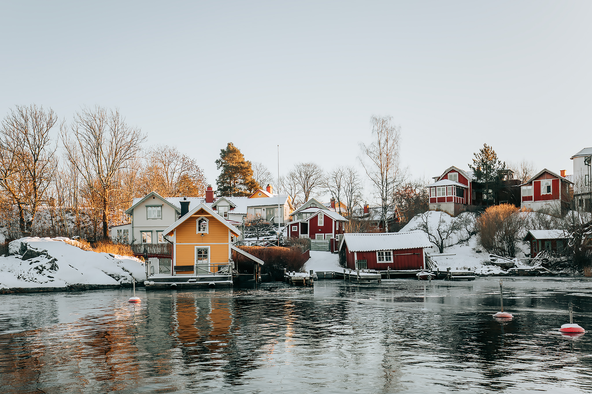 Norrhamnen i Vaxholm​ på vintern​.